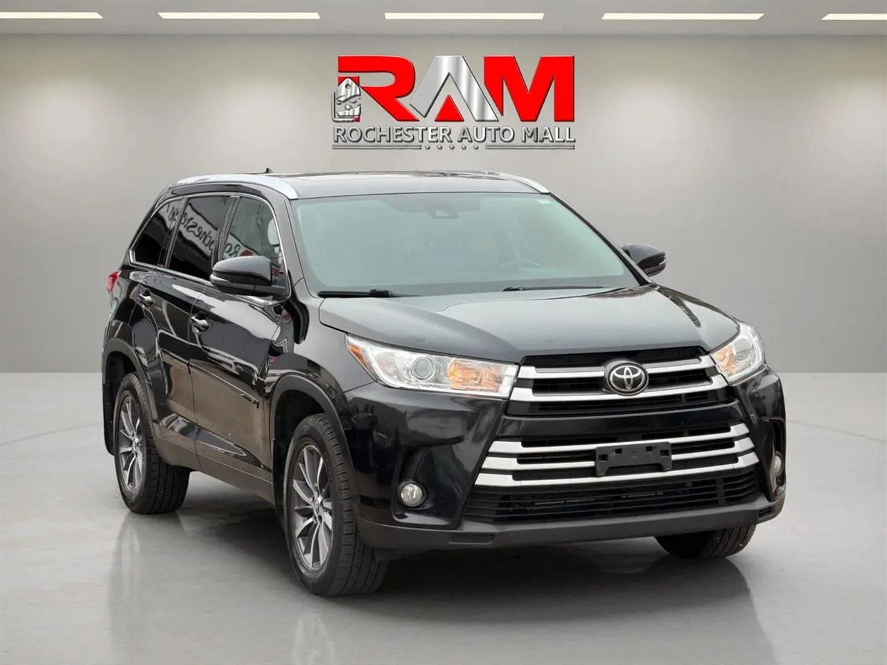 2019 Toyota Highlander SE Sport Utility 4D