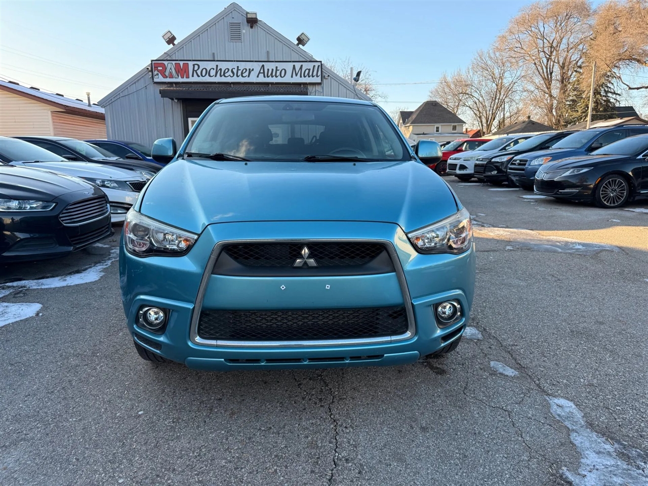 Mitsubishi Outlander Sport  2011