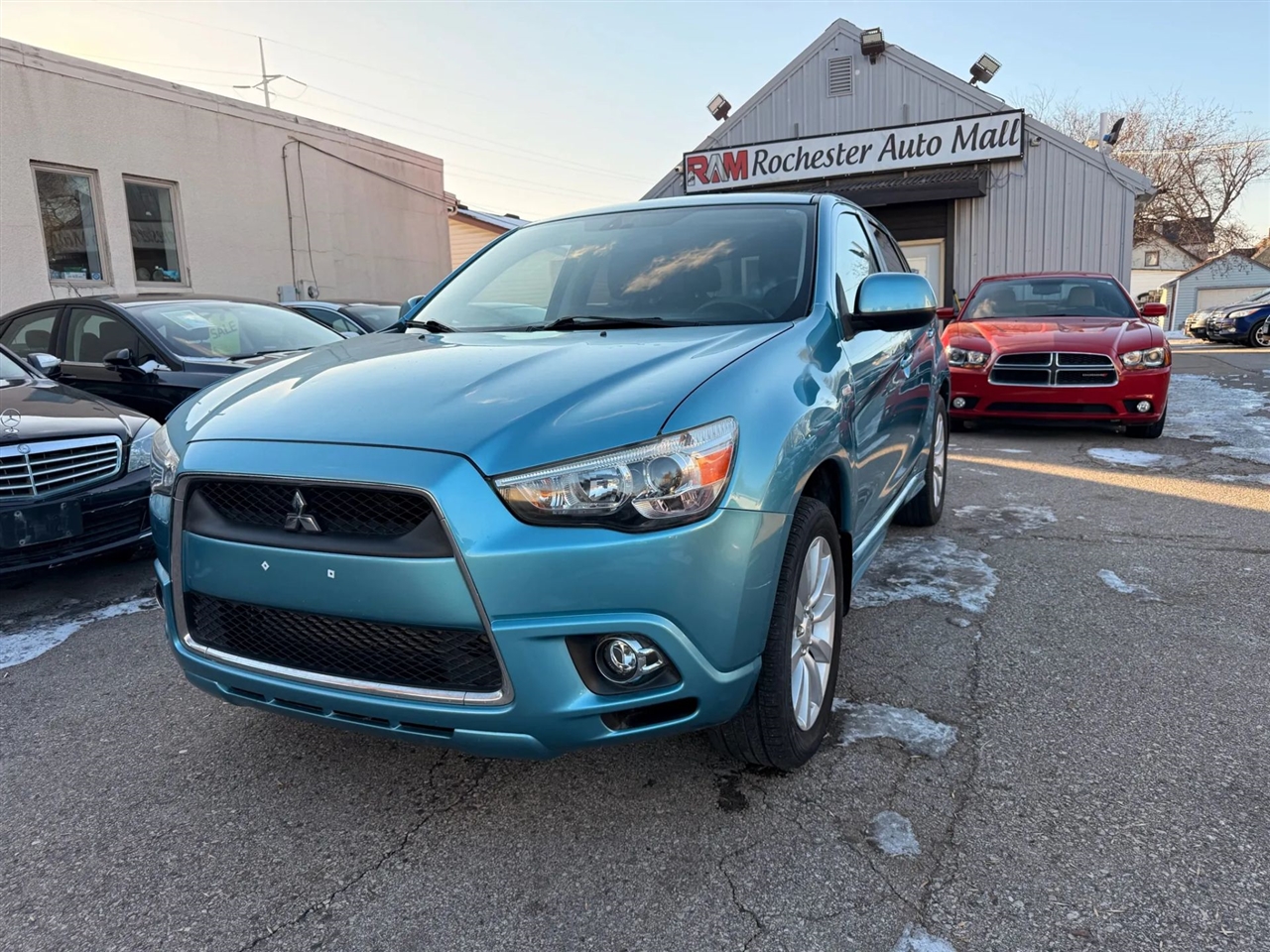 Mitsubishi Outlander Sport  2011