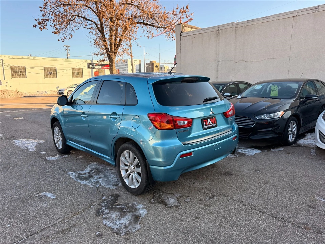 Mitsubishi Outlander Sport  2011
