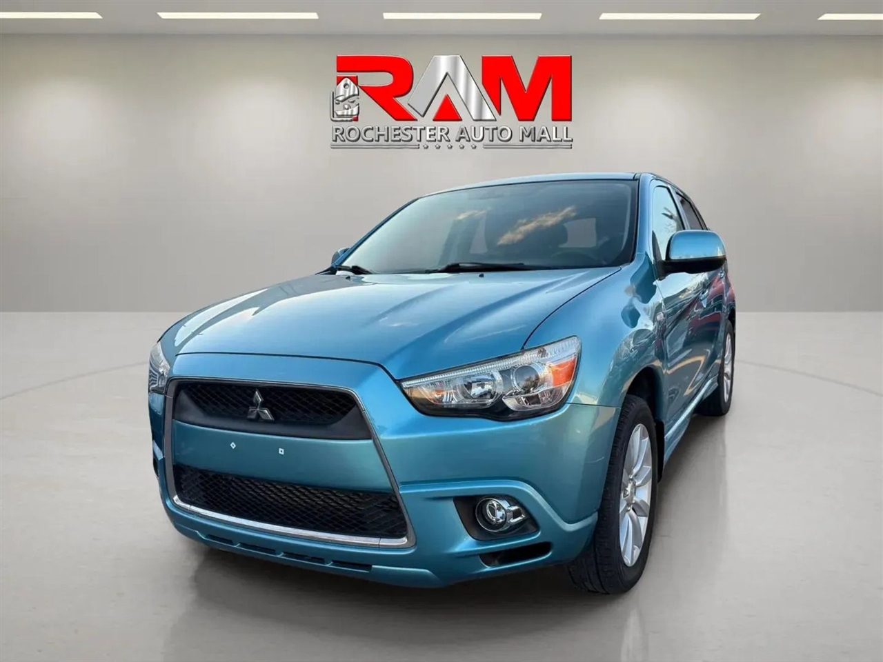 Mitsubishi Outlander Sport  2011