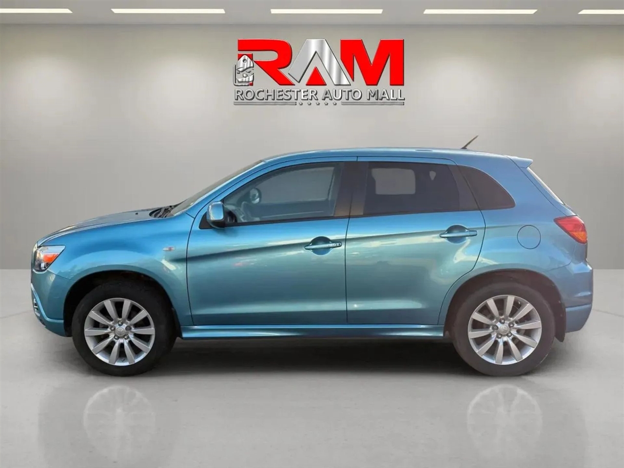 Mitsubishi Outlander Sport  2011