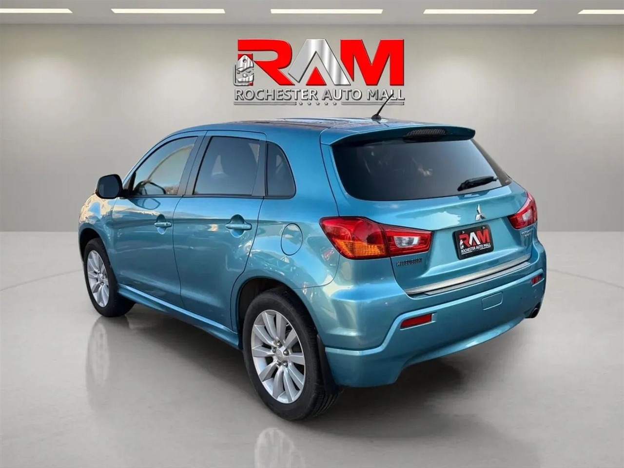 Mitsubishi Outlander Sport  2011