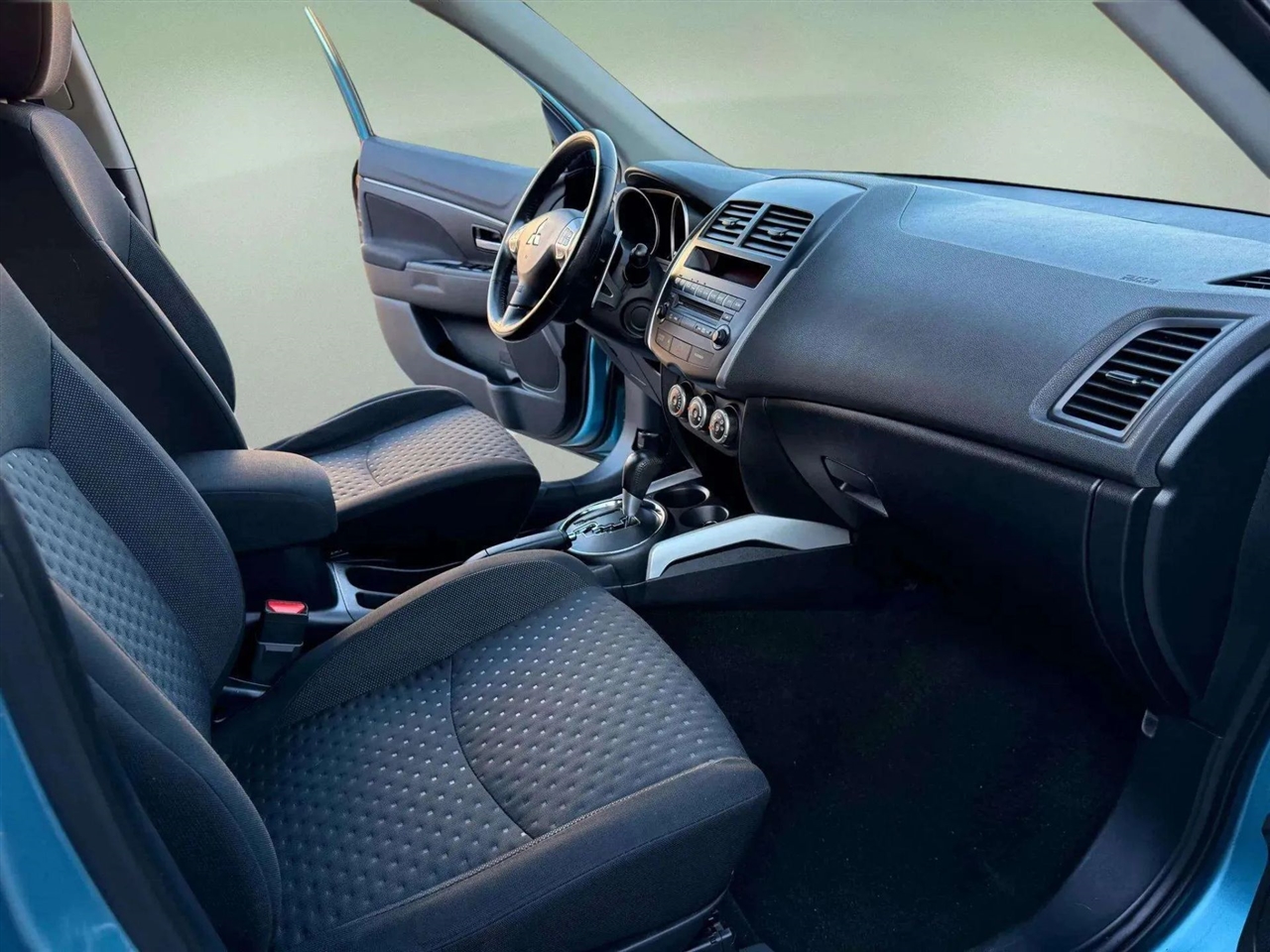 Mitsubishi Outlander Sport  2011