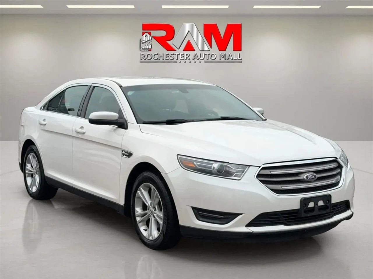 2016 Ford Taurus SEL Sedan 4D