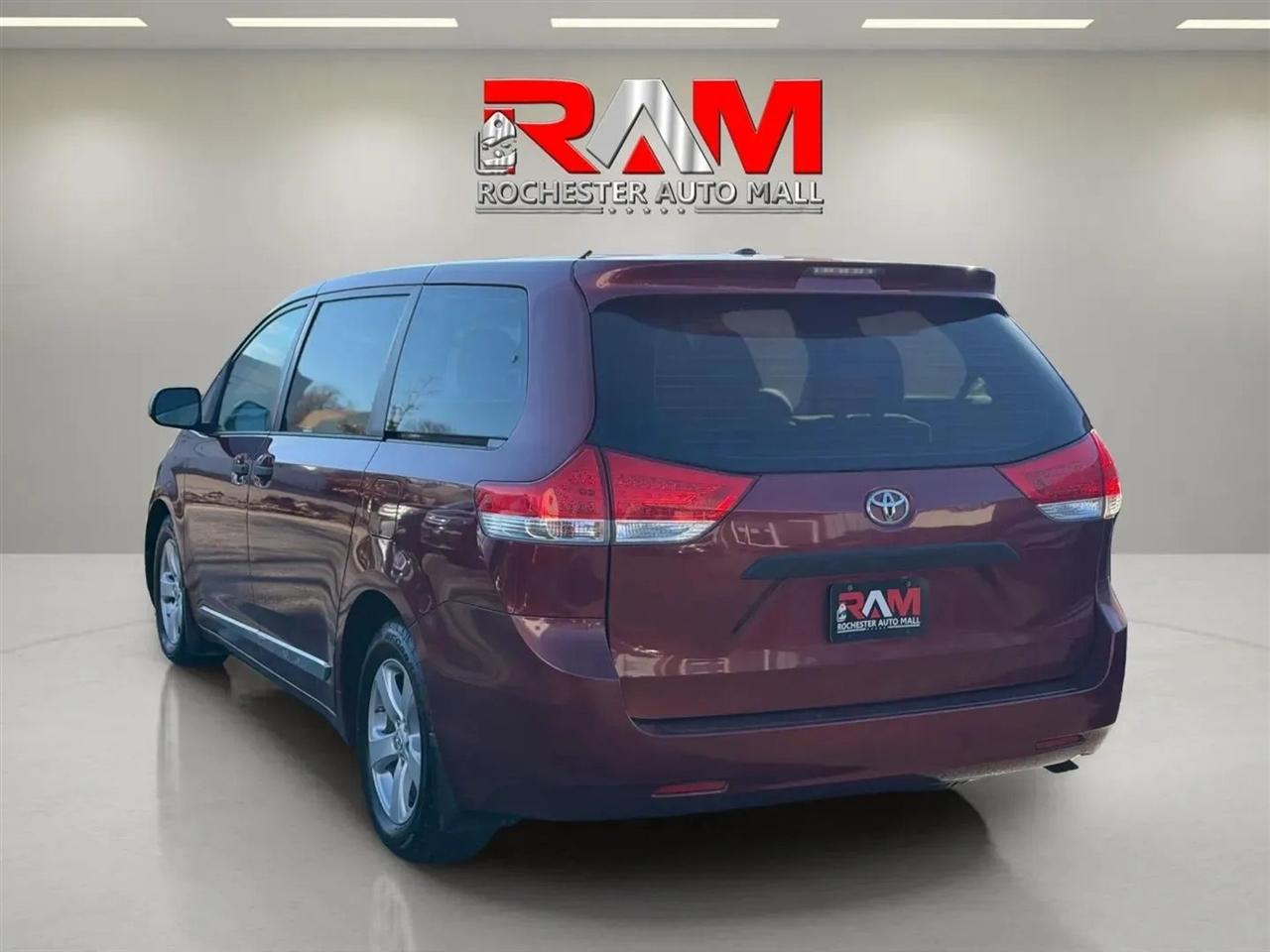 Toyota Sienna  2011