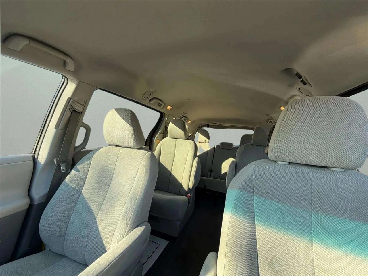 Toyota Sienna  2011