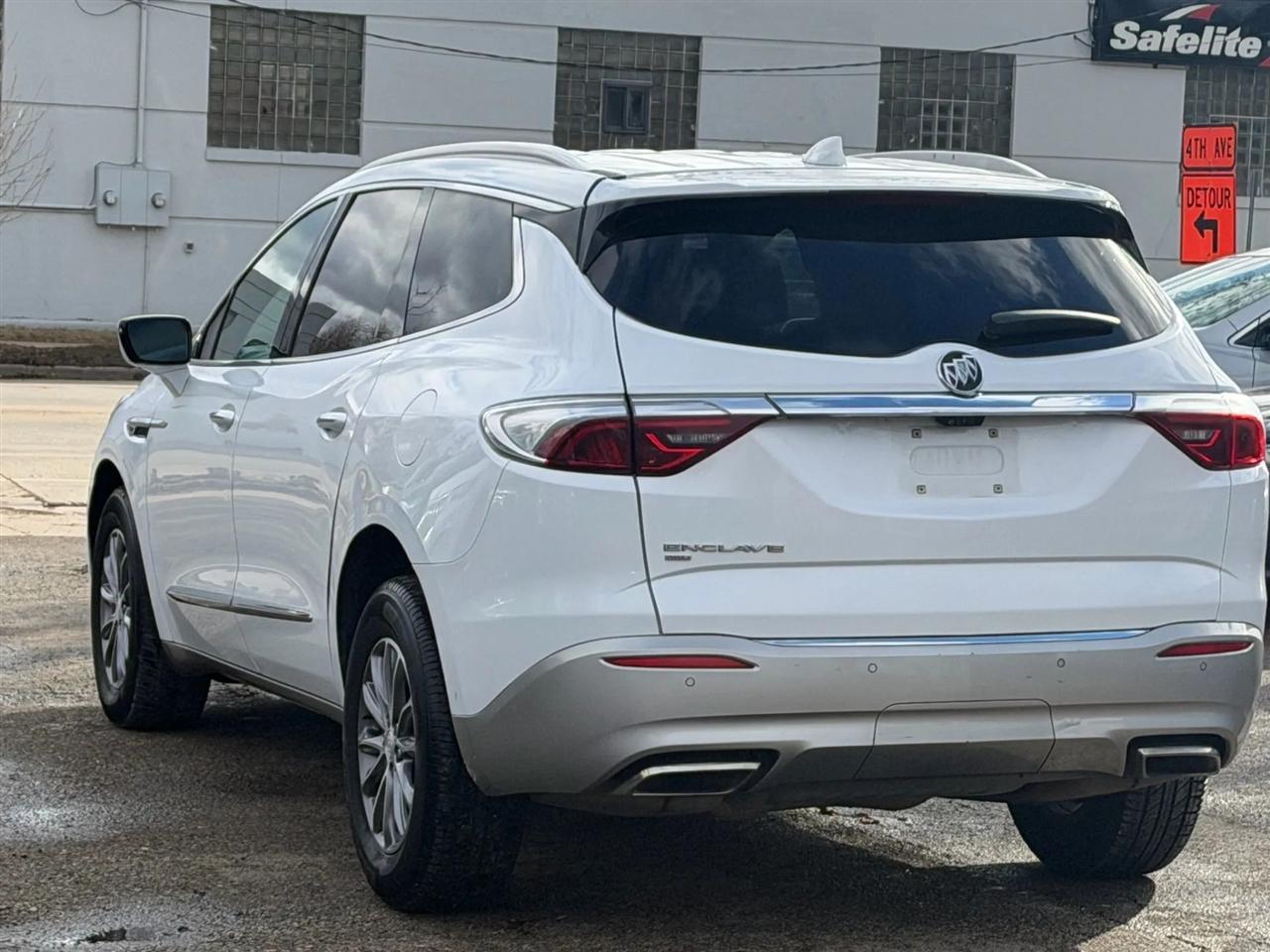 Buick Enclave  2022