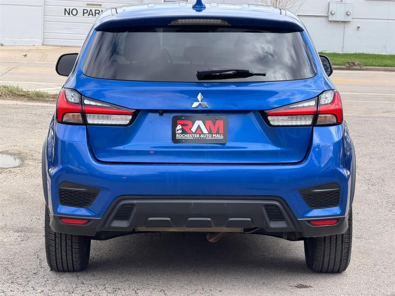 Mitsubishi Outlander Sport  2021