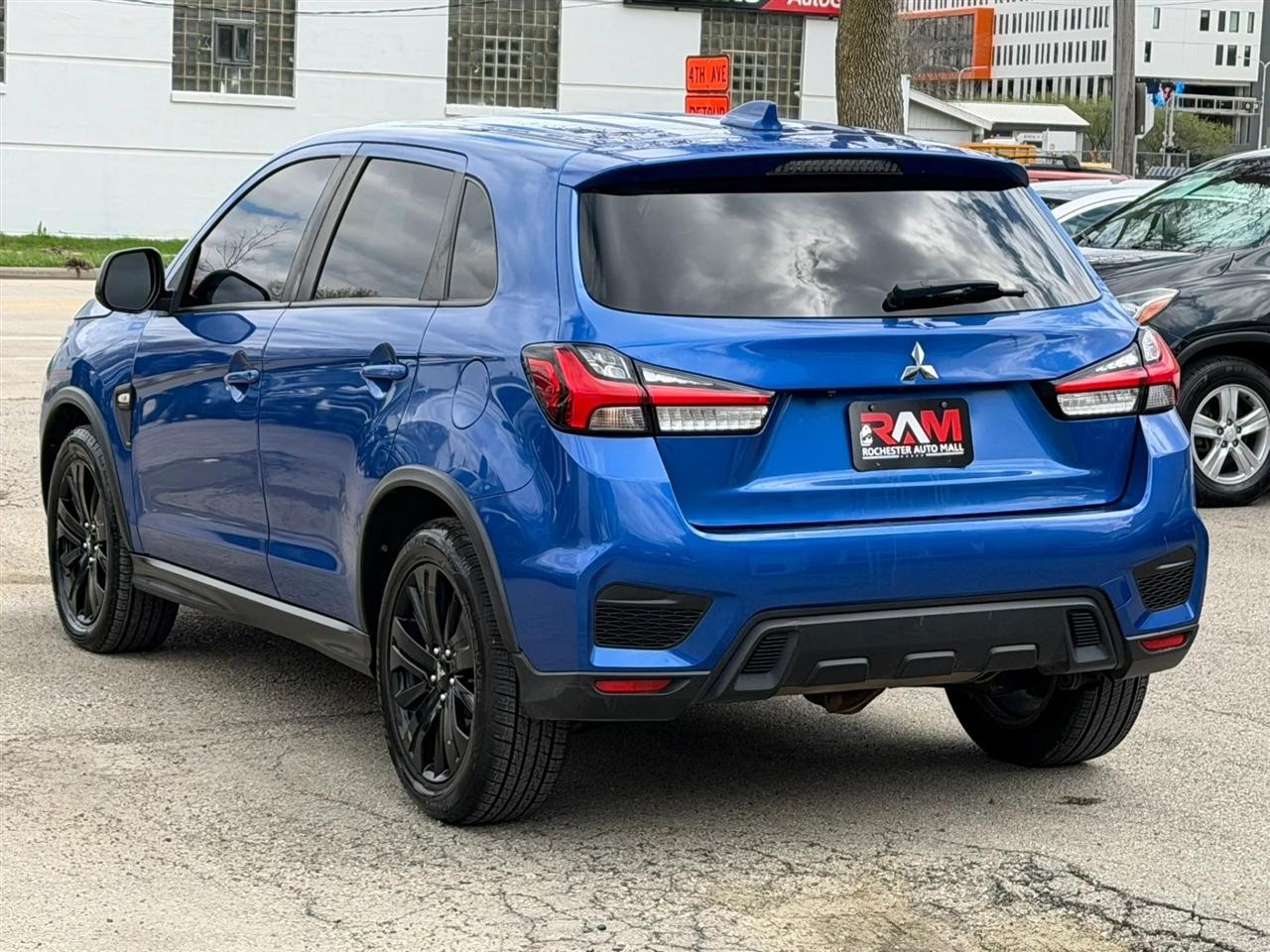 Mitsubishi Outlander Sport  2021