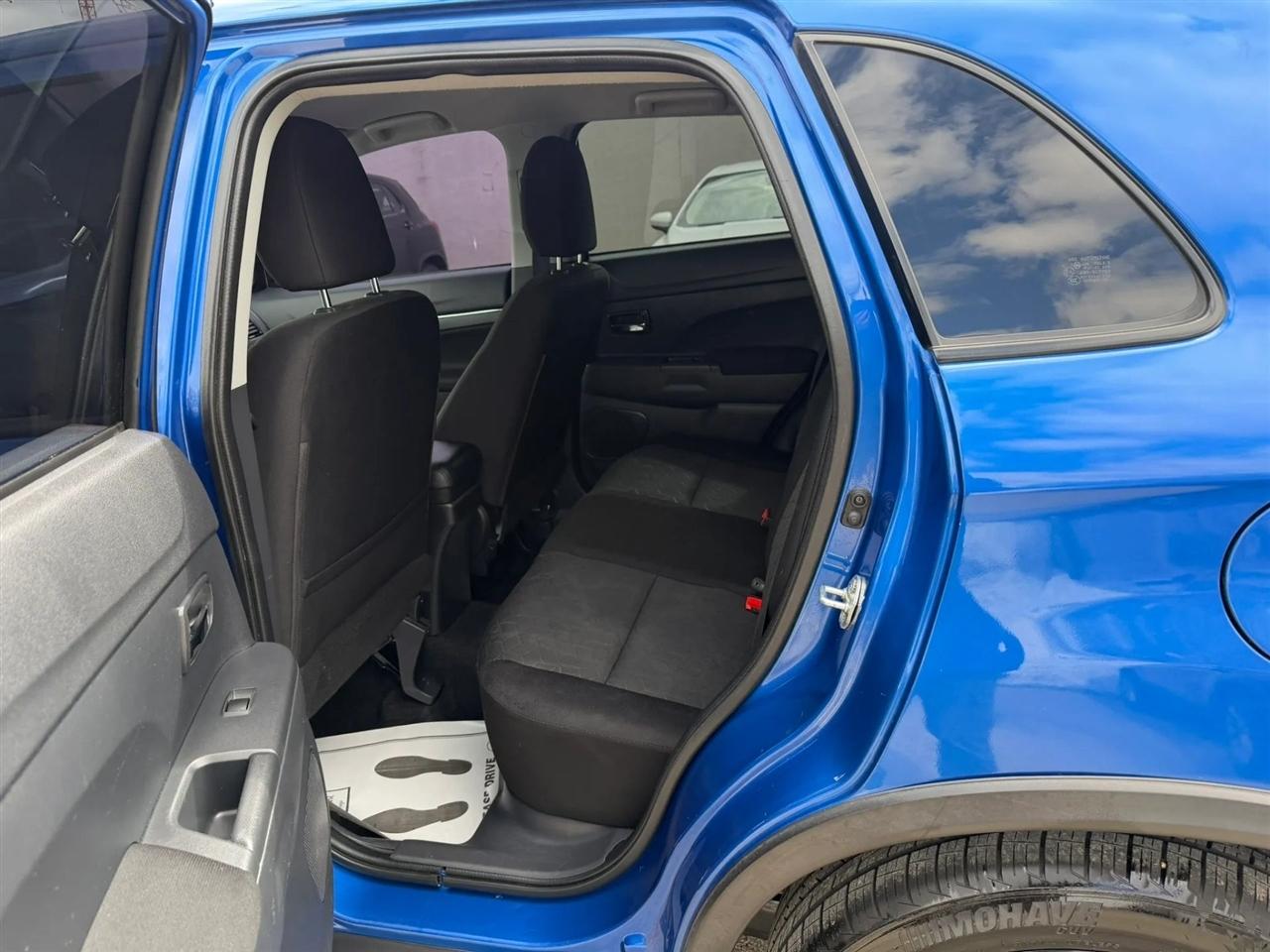 Mitsubishi Outlander Sport  2021