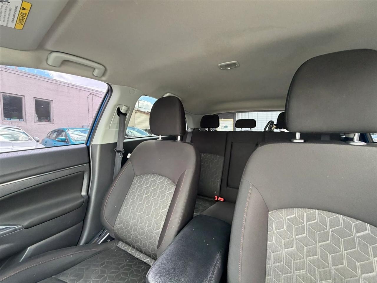 Mitsubishi Outlander Sport  2021