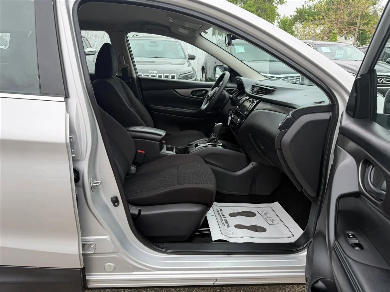 Nissan Rogue Sport  2020