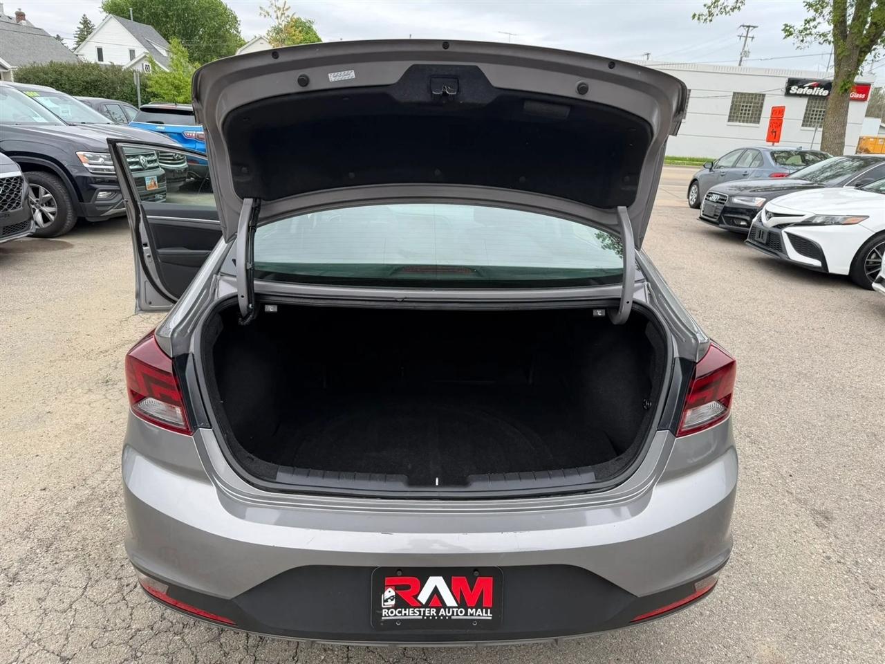 Hyundai Elantra  2020