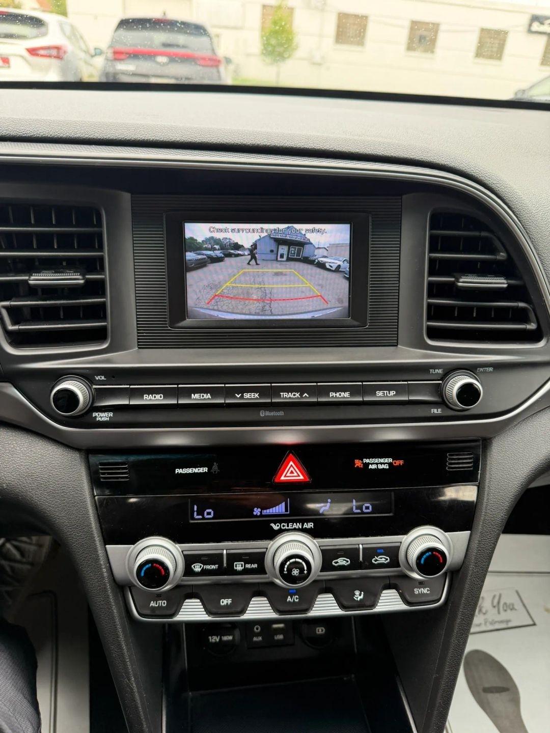 Hyundai Elantra  2020