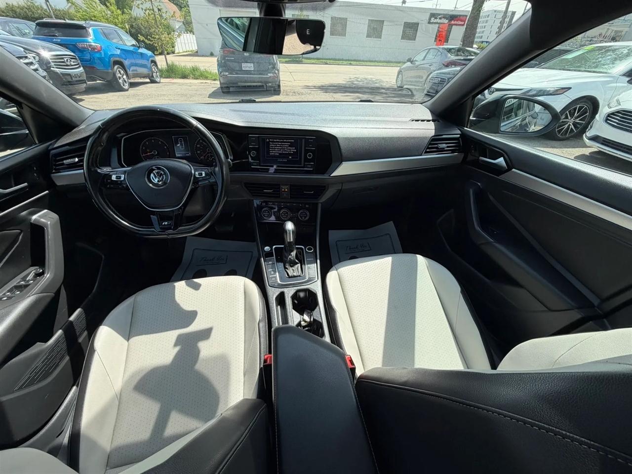 Volkswagen Jetta  2020
