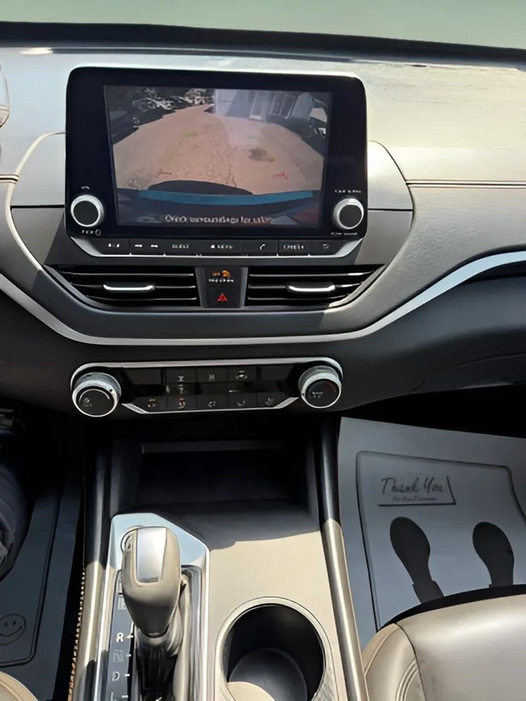 Nissan Altima  2020