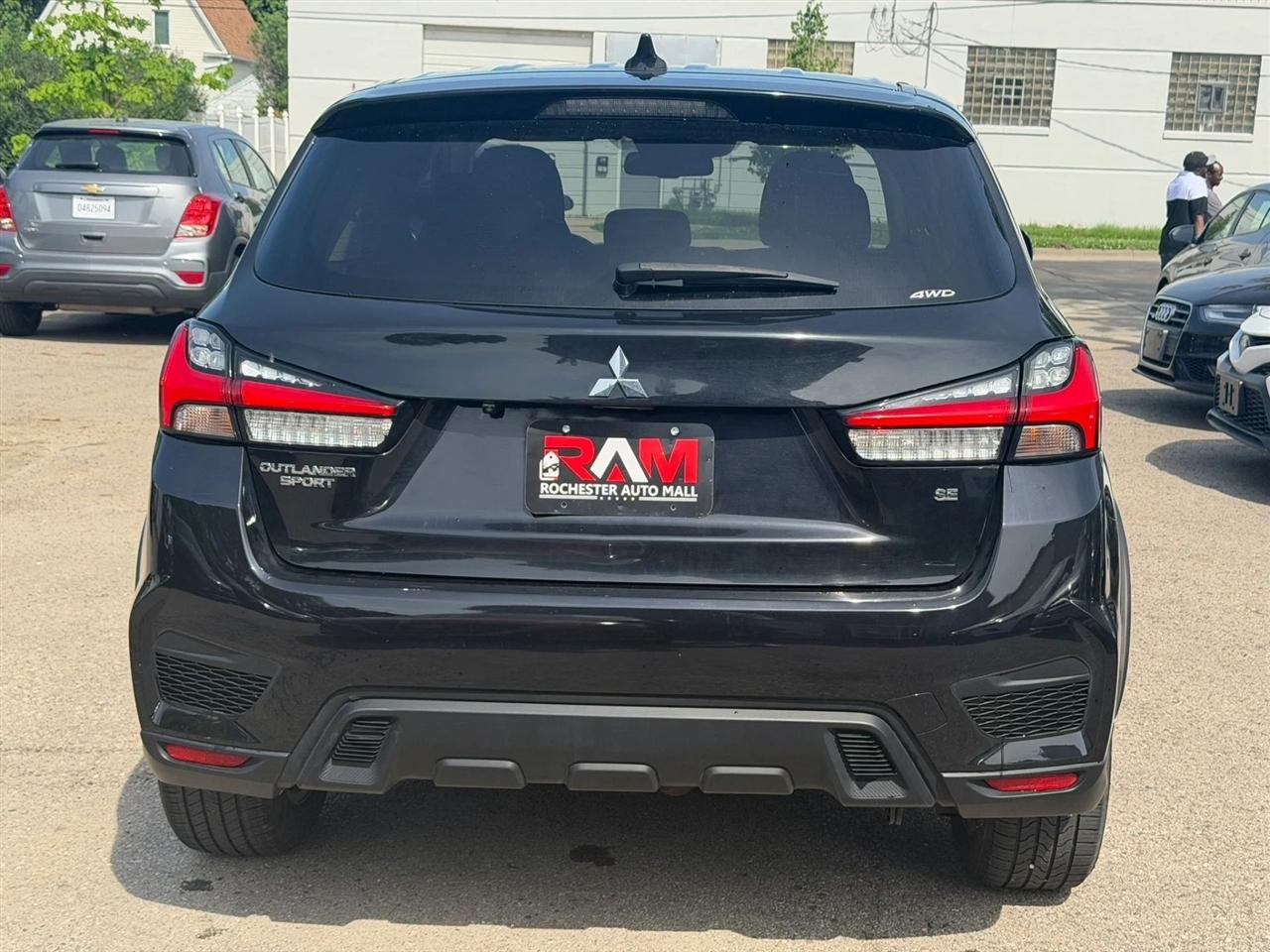 Mitsubishi Outlander Sport  2020