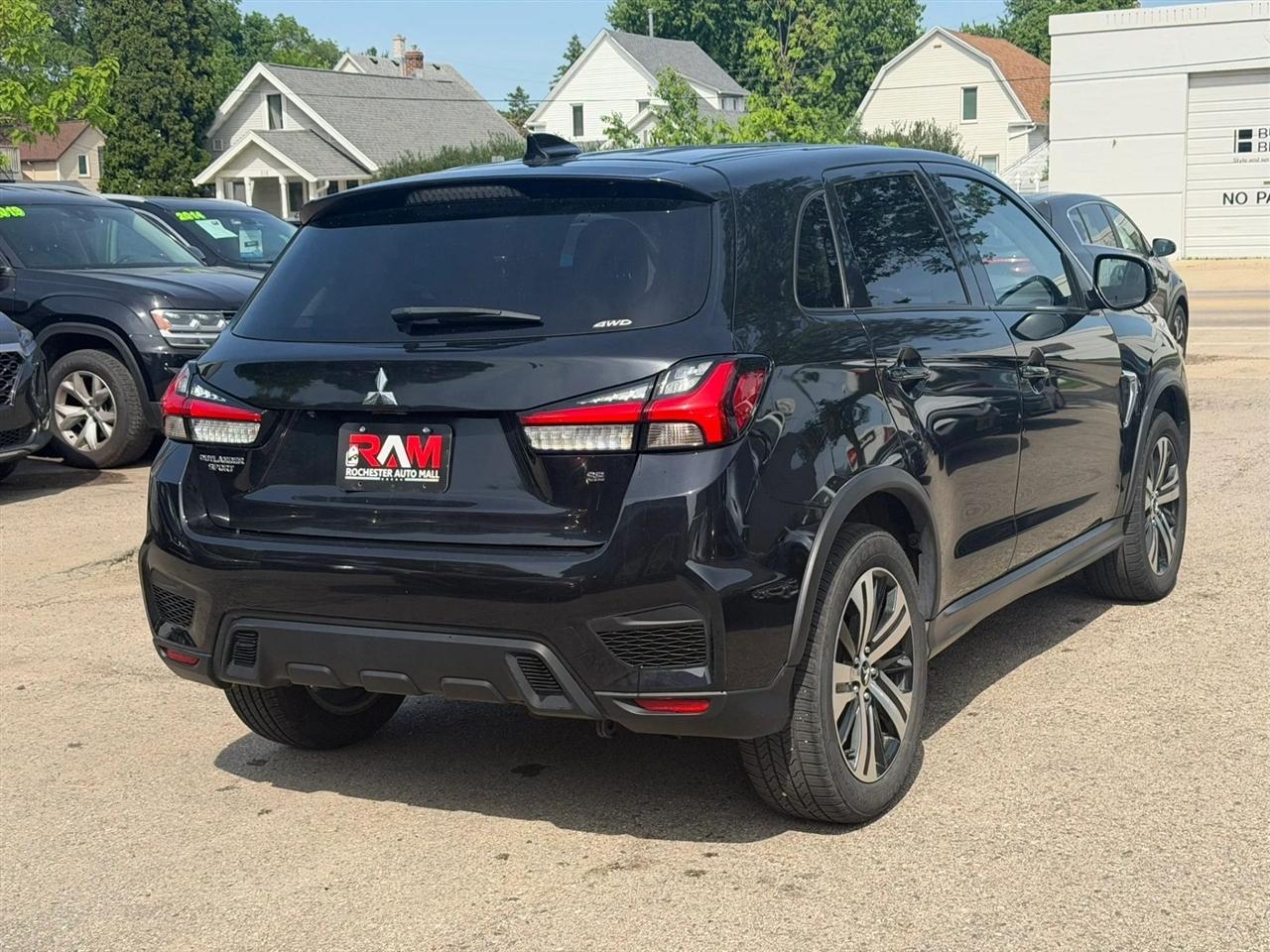 Mitsubishi Outlander Sport  2020