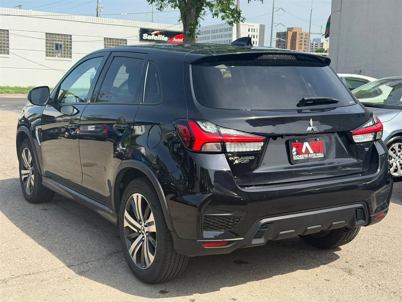 Mitsubishi Outlander Sport  2020
