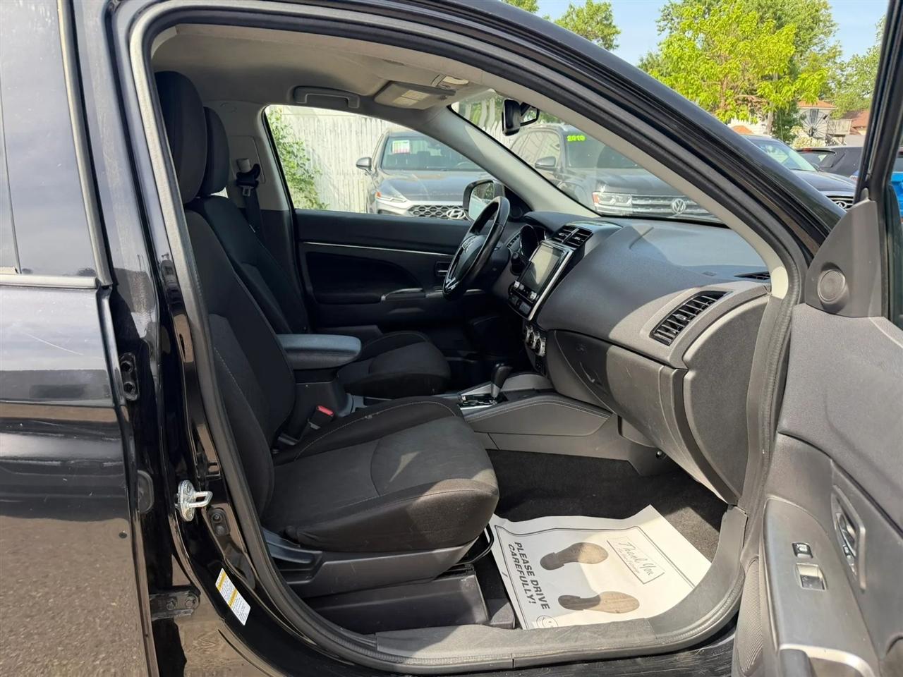 Mitsubishi Outlander Sport  2020