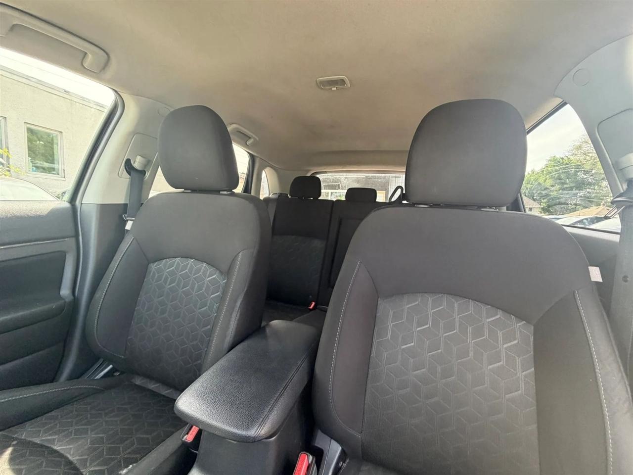 Mitsubishi Outlander Sport  2020