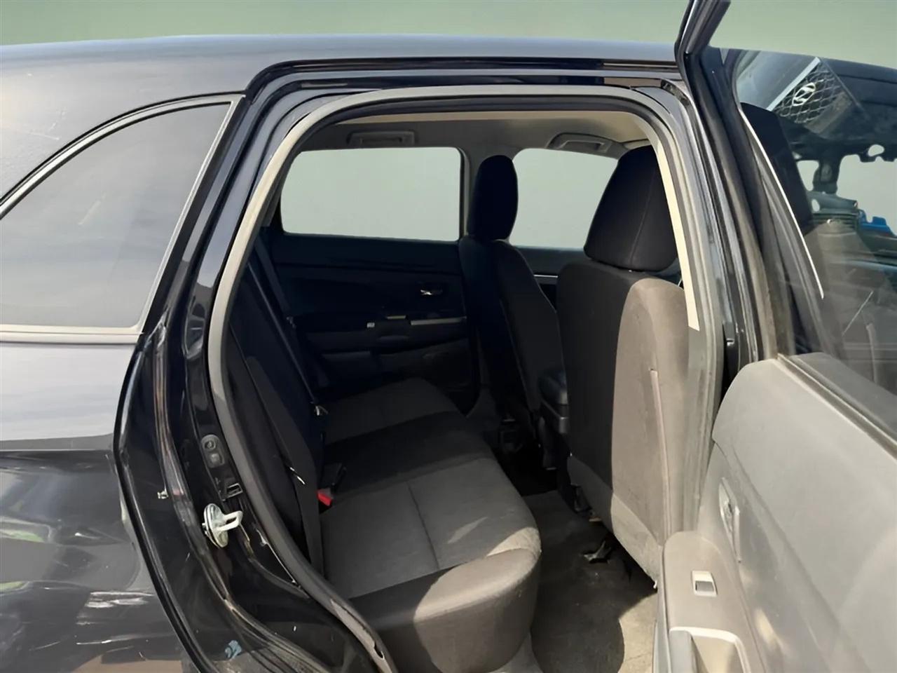 Mitsubishi Outlander Sport  2020