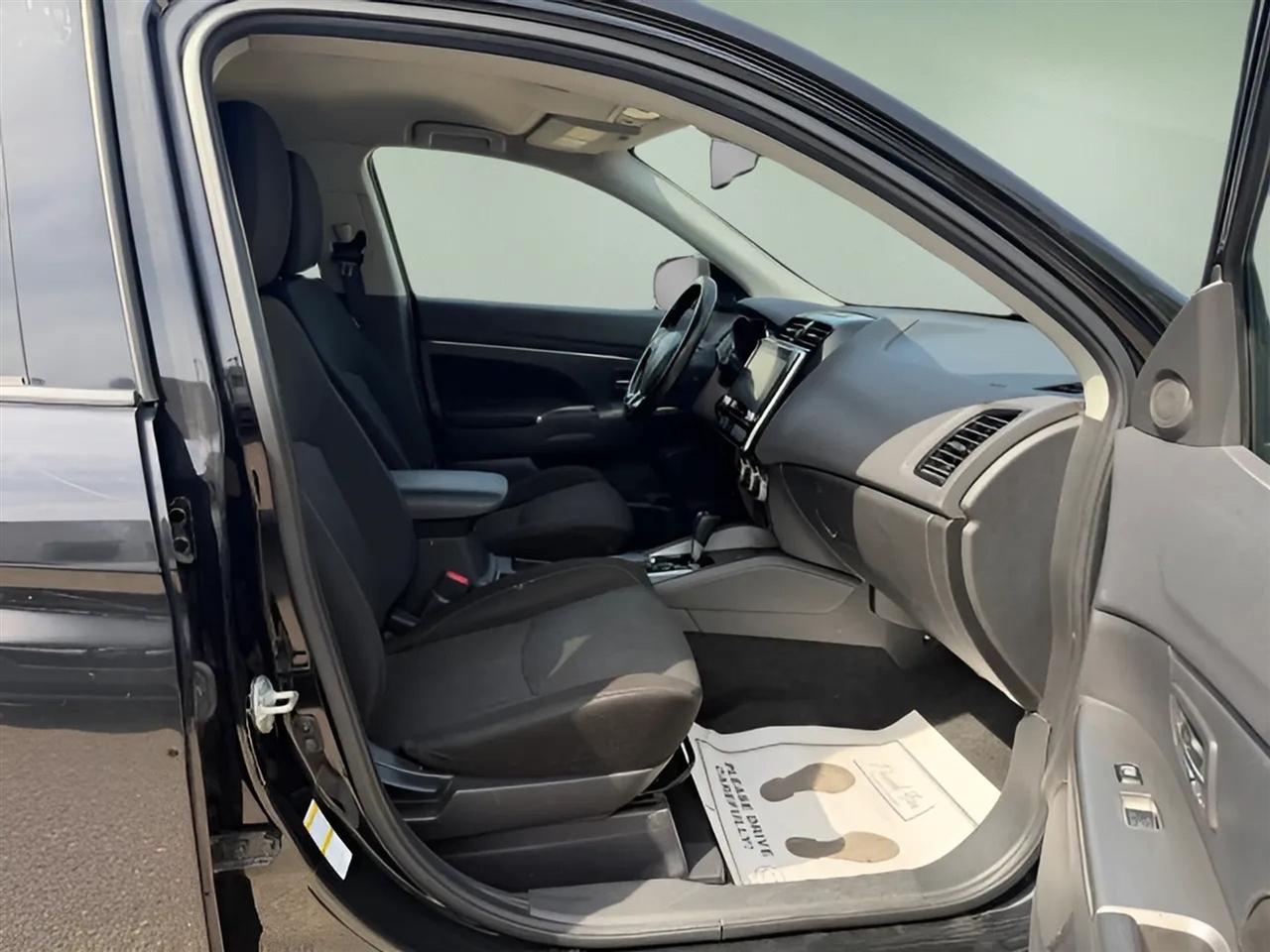 Mitsubishi Outlander Sport  2020