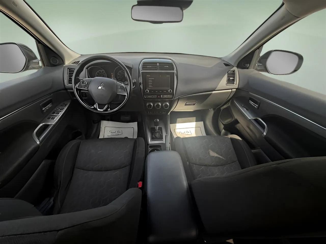 Mitsubishi Outlander Sport  2020