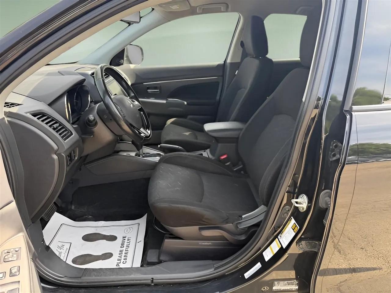 Mitsubishi Outlander Sport  2020