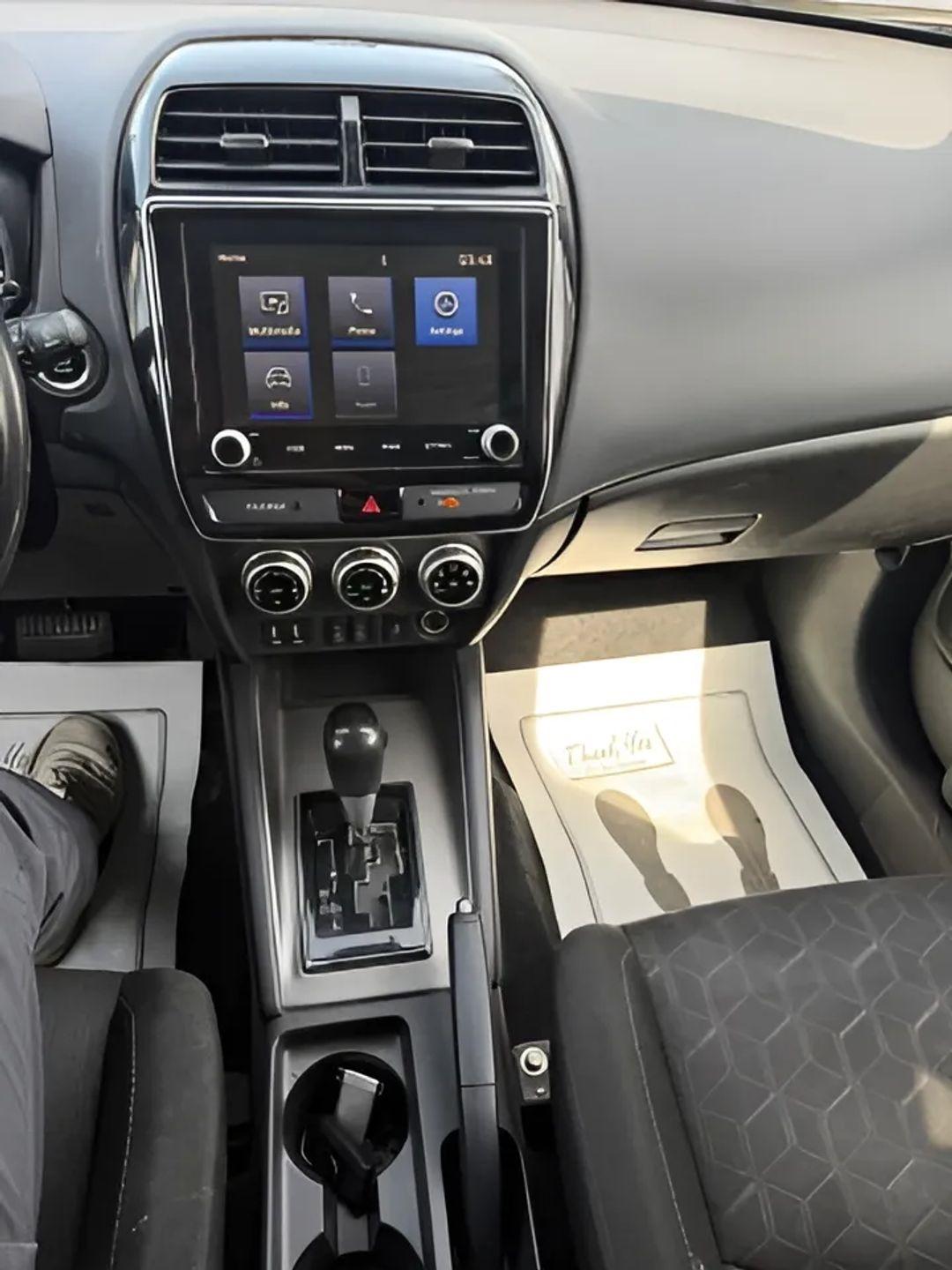 Mitsubishi Outlander Sport  2020