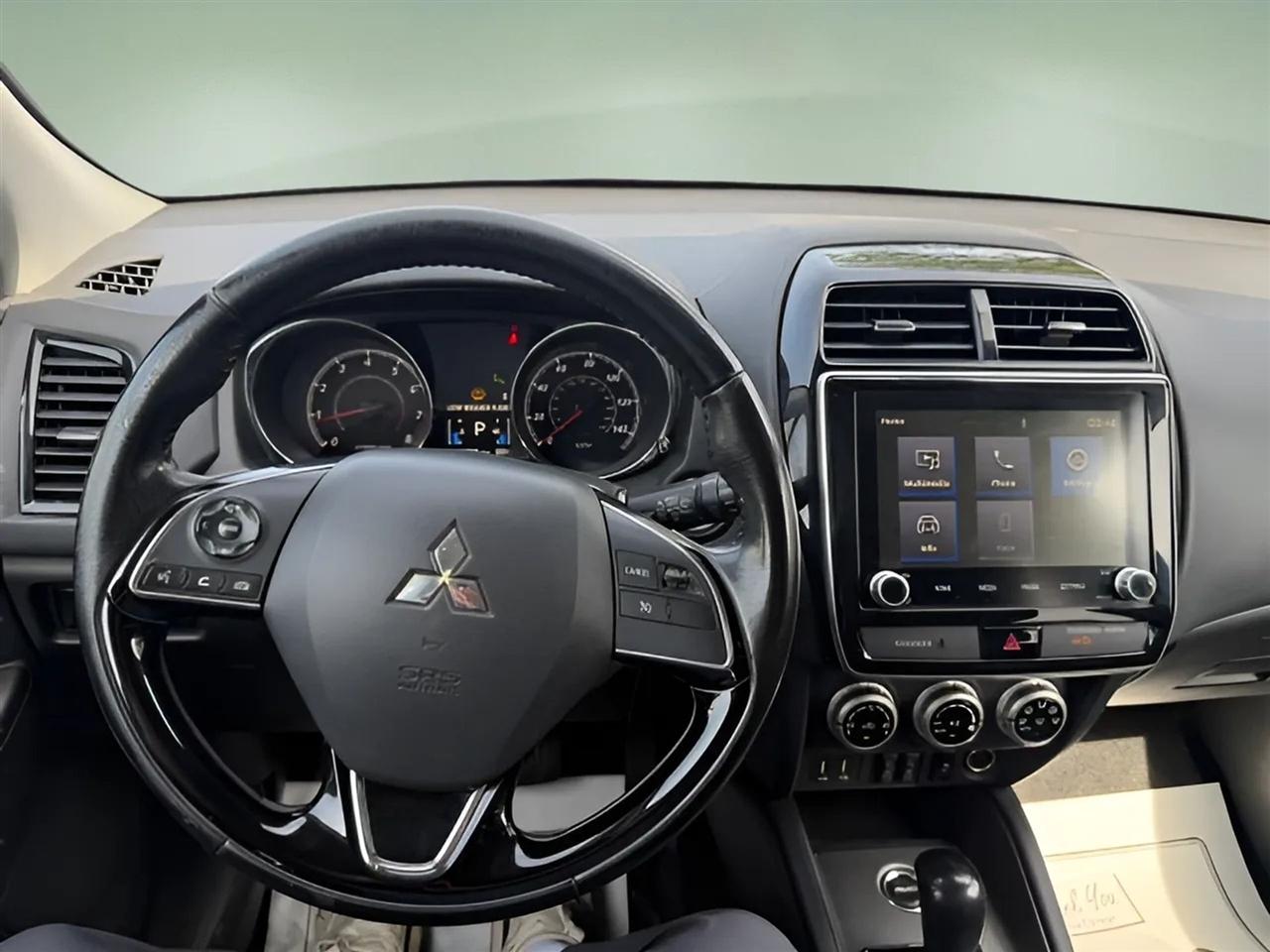 Mitsubishi Outlander Sport  2020