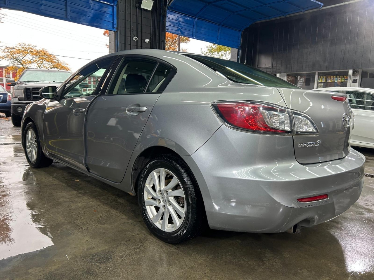 Mazda MAZDA3 i Touring 4-door 2012