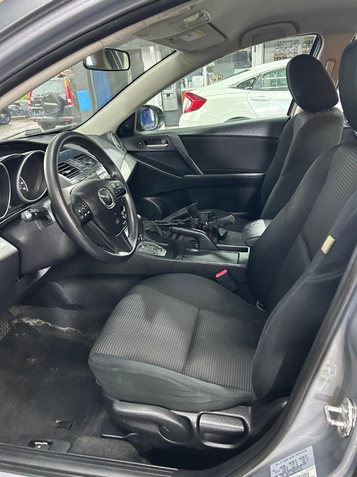 Mazda MAZDA3 i Touring 4-door 2012