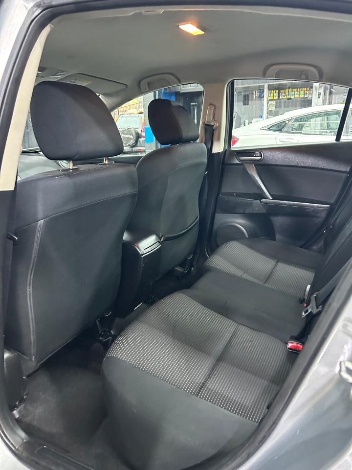 Mazda MAZDA3 i Touring 4-door 2012