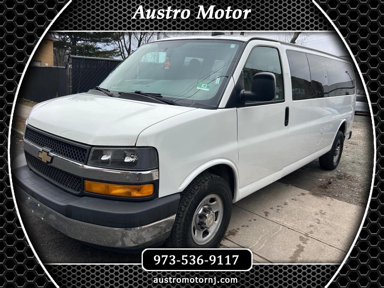 2016 Chevrolet Express Passenger LS's photo