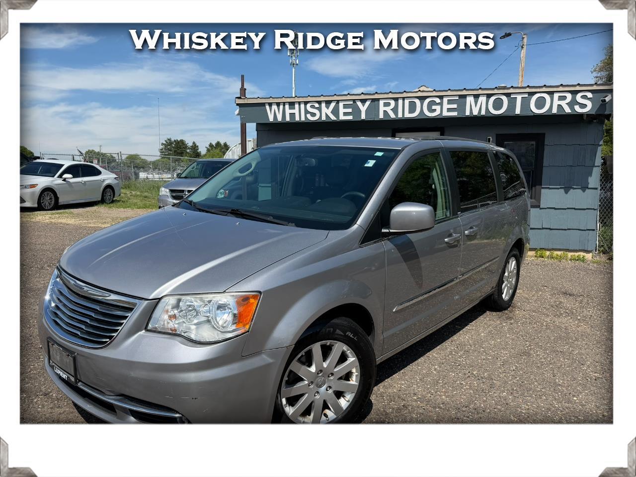 2013 Chrysler Town & Country Touring's photo