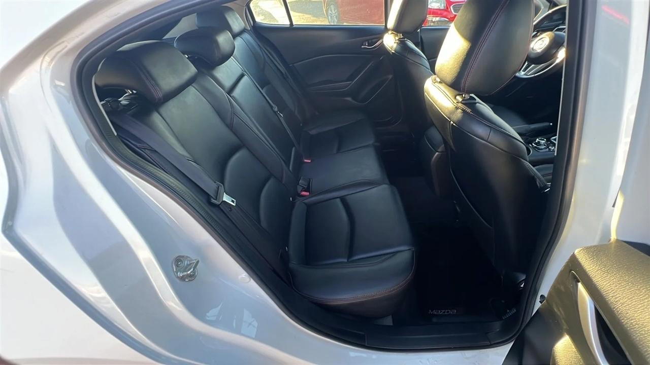 2016 Mazda MAZDA3 i Grand Touring - Photo 11