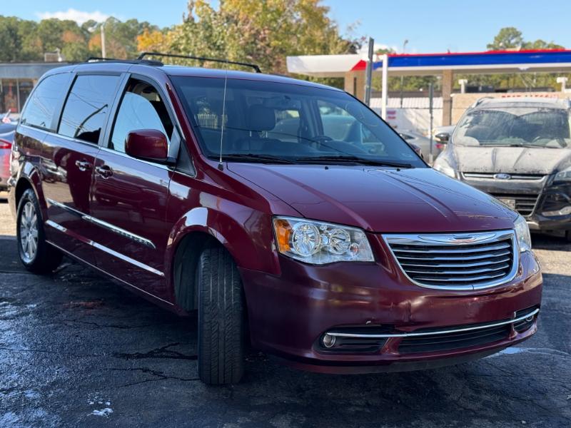 2016 Chrysler Town & Country Touring's photo