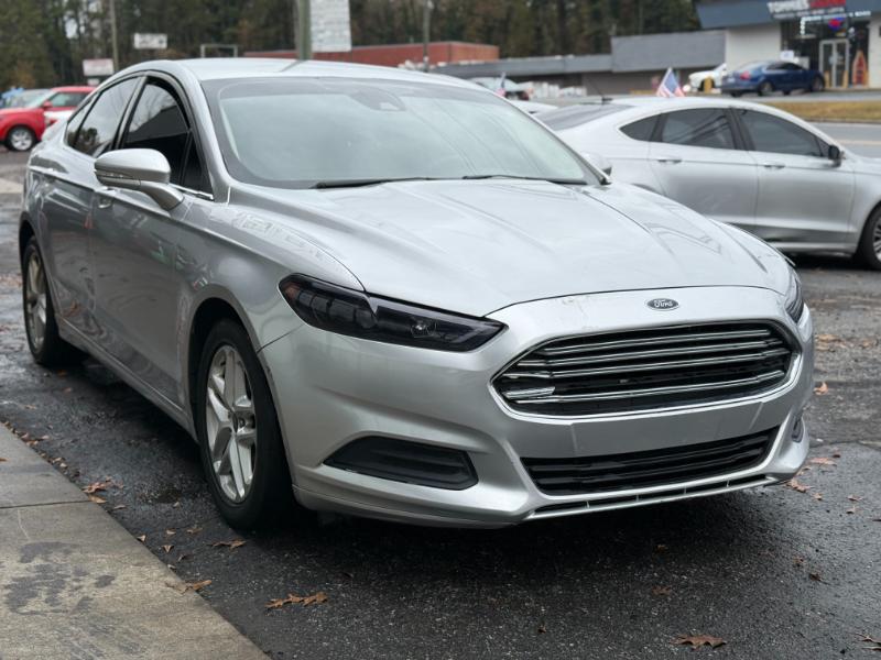 2016 Ford Fusion SE's photo