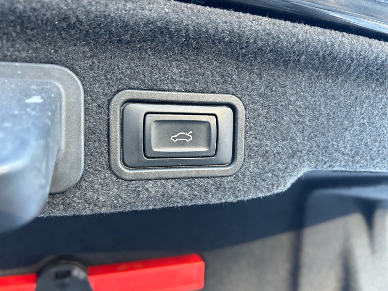 Audi A8 4.0T Sedan quattro Tiptronic 2014