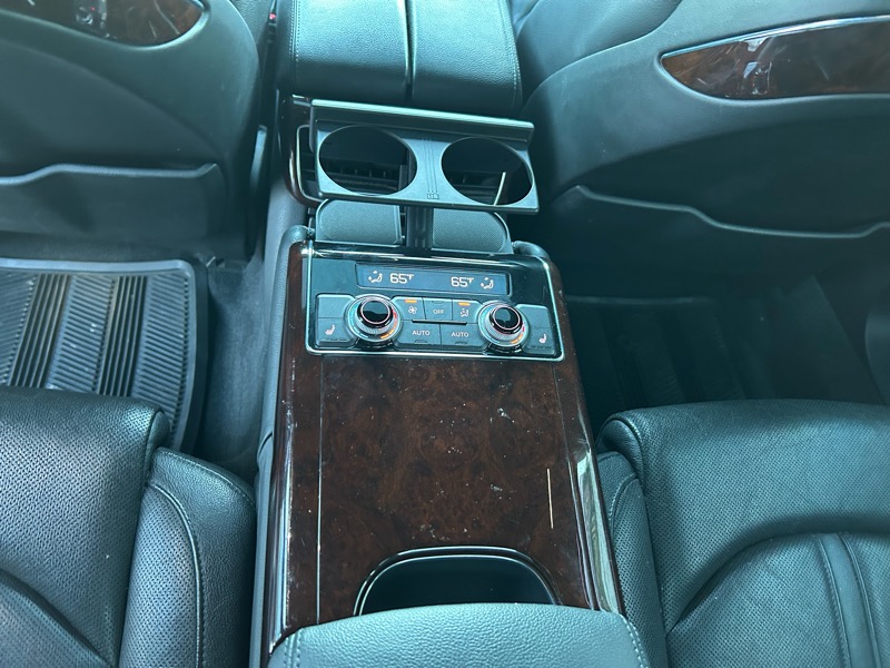 Audi A8 4.0T Sedan quattro Tiptronic 2014