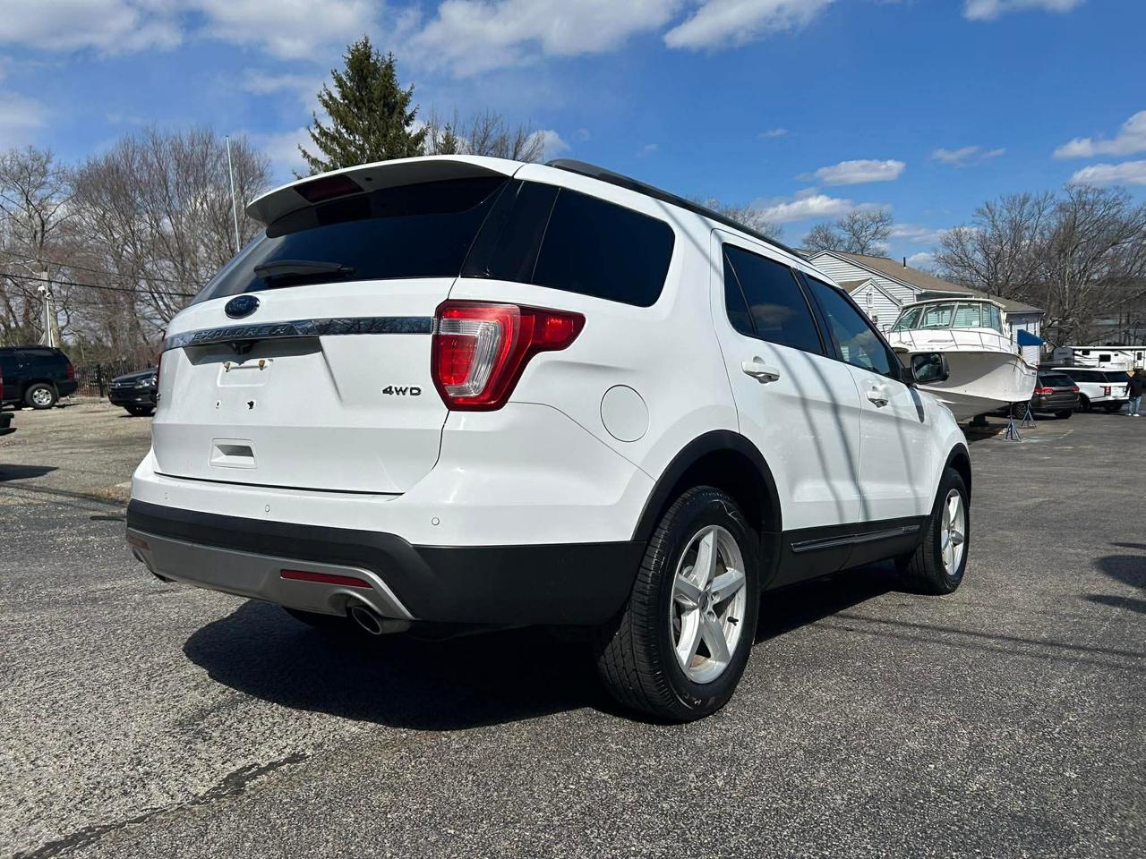 Ford Explorer 4dr XLT 2016
