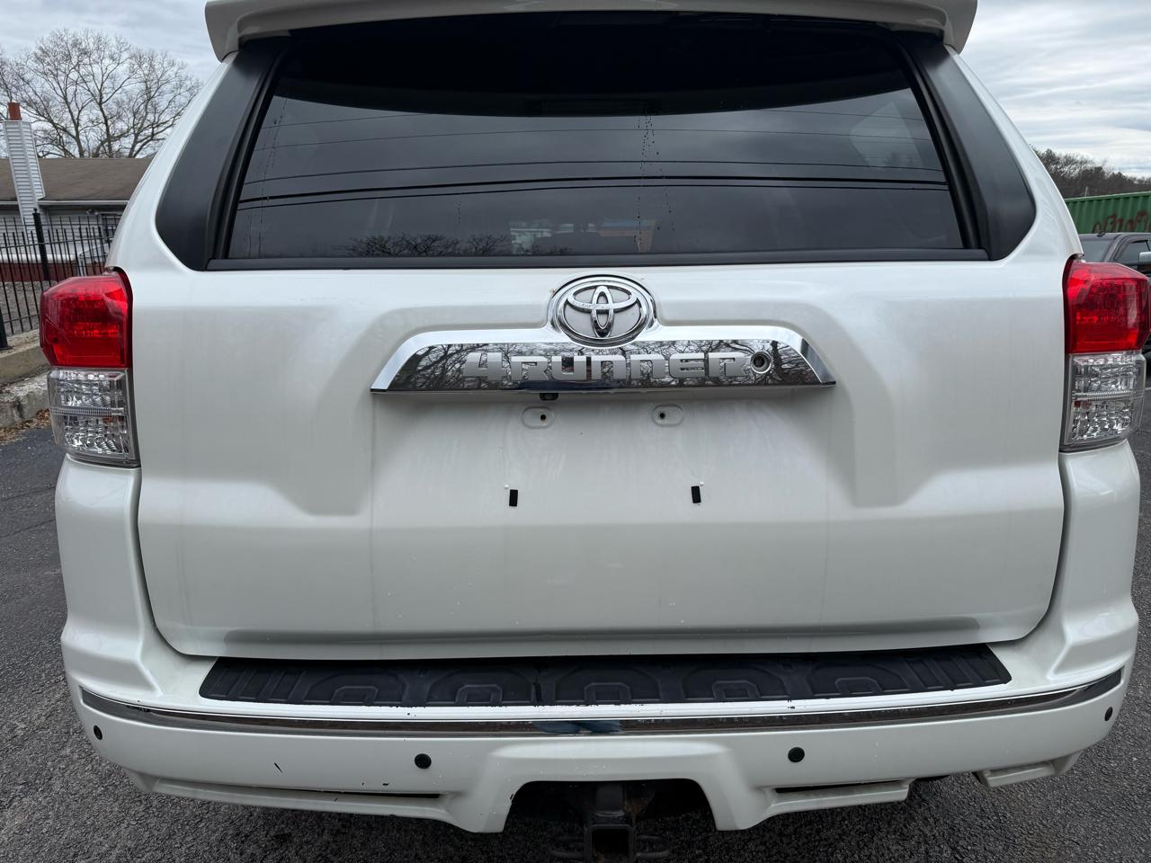 Toyota 4Runner SR5 4WD 2011