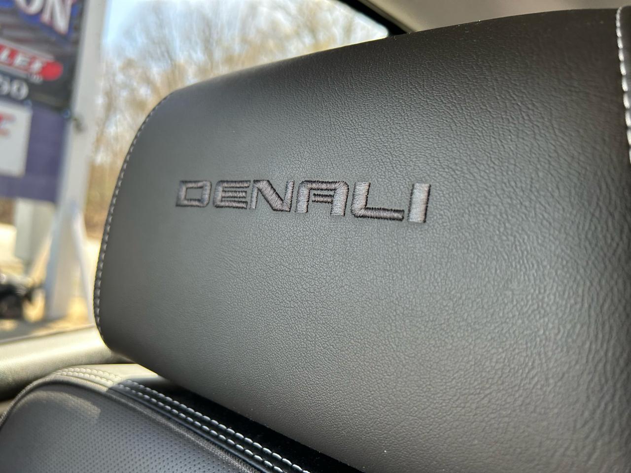 GMC Yukon Denali 4WD 2020