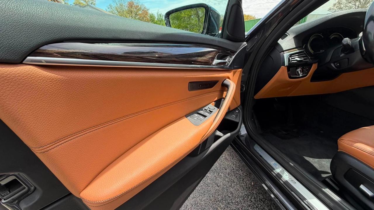 BMW 5-Series 530e xDrive iPerformance 2019
