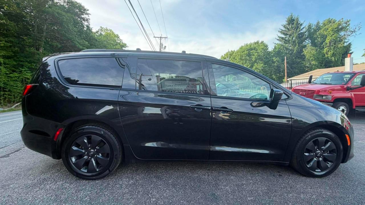 Chrysler Pacifica Hybrid Touring L 2020