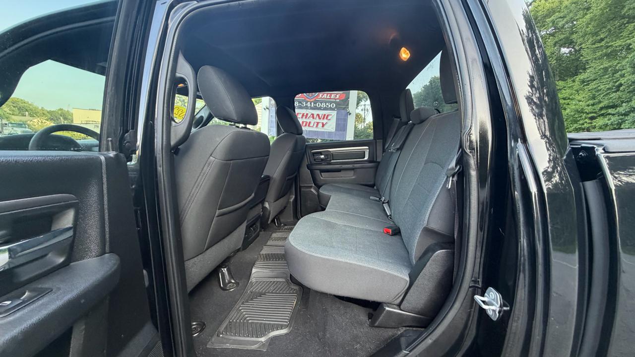 RAM 1500 Classic Tradesman Crew Cab SWB 4WD 2022