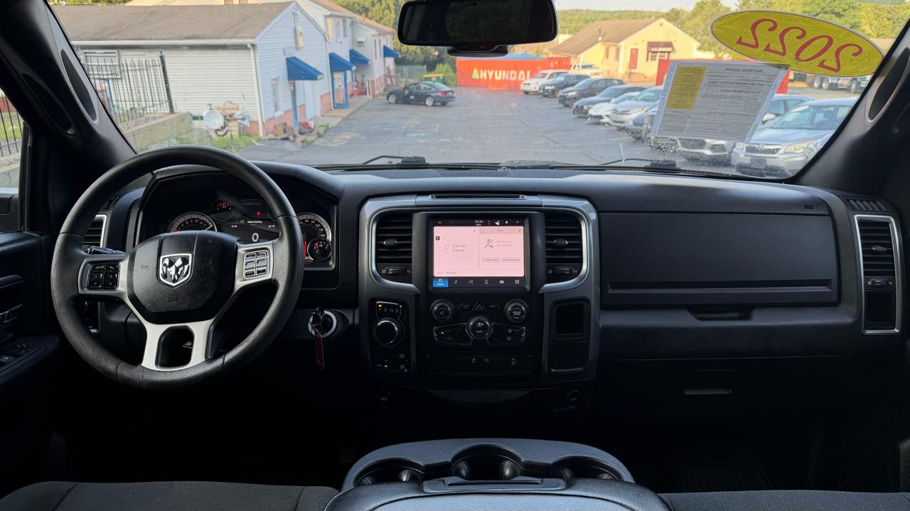 RAM 1500 Classic Tradesman Crew Cab SWB 4WD 2022