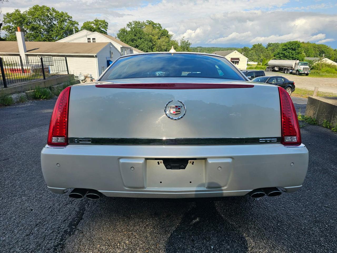 Cadillac DTS Premium w/ Navi 2011